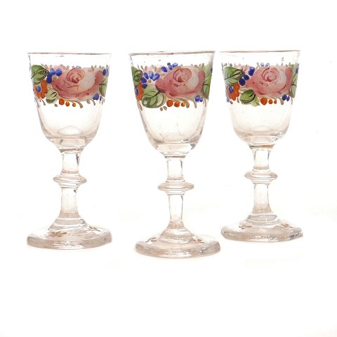 Set of three enamel decorated glasses circa 1860-80. H: 9,6cm