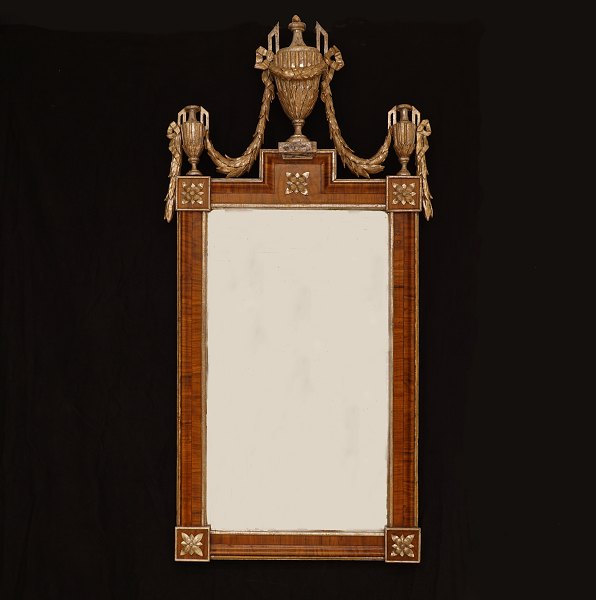 A large Louis XVI mirror richly carved. Denmark circa 1780. Size: 123x62cm