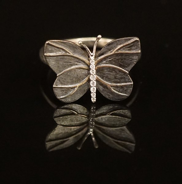 Ole Lynggaard, Denmark: Butterfly ring. Sterlingsilver and Gold. Ringsize 55-56