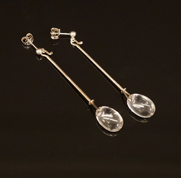 Gerog Jensen, Denmark: A pair og sterlingsilver Dew Drop earrings. L: 5,5cm