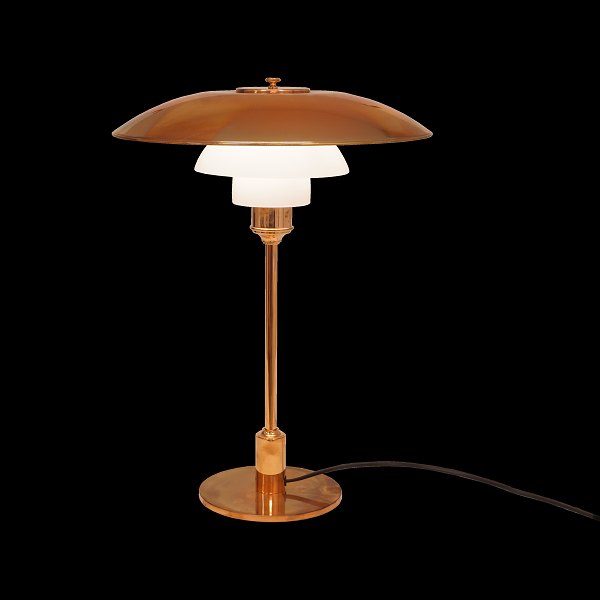 Poul Henningsen: PH 3½-2½ bordlampe med kobber- og glasskærme. Produceret af Louis Poulsen. H: 46cm