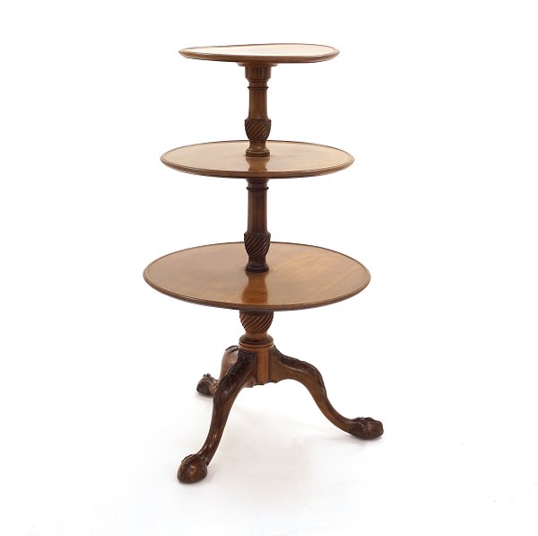 A late 18th century Georgian mahogany dumb waiter table. H: 105cm