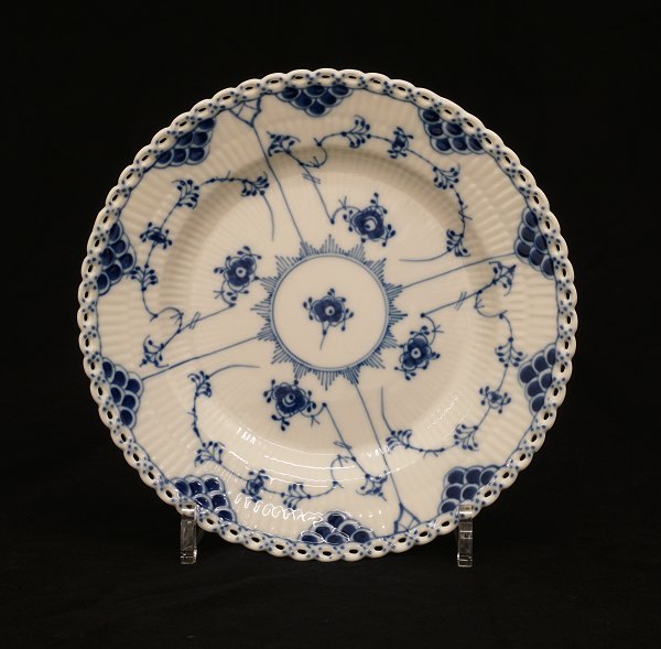 Royal Copenhagen blue fluted full lace plates. #1085. D: 23cm