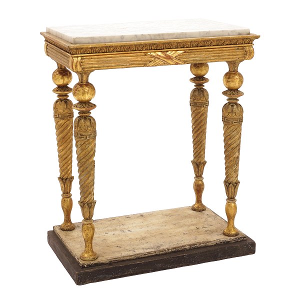 Forgyldt gustaviansk konsolbord med marmorplade. Sverige ca. år 1780-1800. H: 82cm. Plade: 38x66cm
