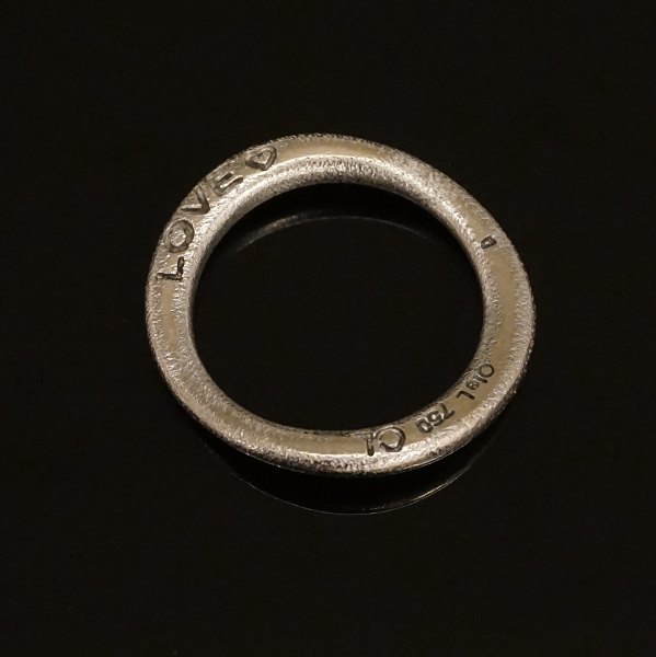 Charlotte Lynggaard: Love ring i 18kt hvidguld. Diamant på ca. 0,02ct. Ringstr. 15