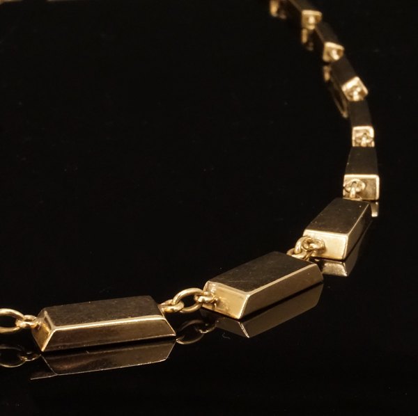Guldsmedens Indkøbsforening: Leddelt halskæde i 14kt guld med kasselås og to sikkerhedslåse. Største led: 15x7mm. L: 44cm