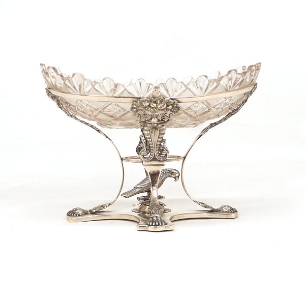 Kandisskål i sølv. Wolfgang Petersen, Haderslev, 1825-51: Kandisskål i sølv med krystalindsats. H: 14cm. L: 21,5cm
