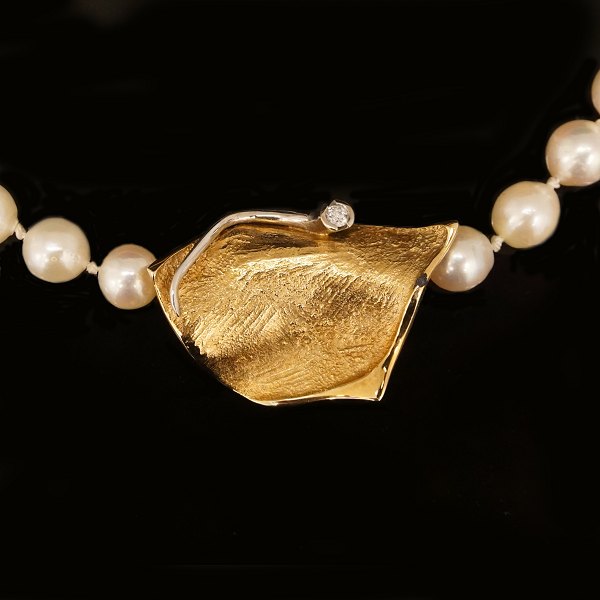 Ole Lynggaard: Halskædelås i 14kt guld med brillant.Stemplet Ole Lynggaard 585.Mål: 3,5x2,2cm. V: 12,8gr