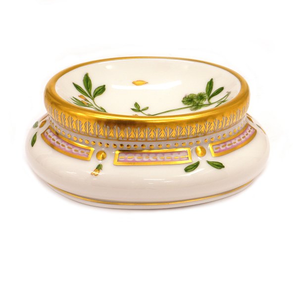 Royal Copenhagen Flora Danica salt dish 3567. "Medicago polymorpha L.". H: 
4,5cm. L: 11cm