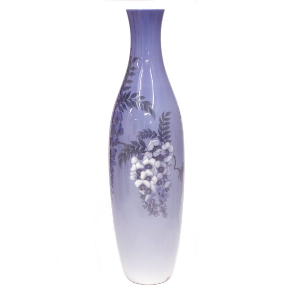 Kolossal unika vase af Jenny Meyer for Royal Copenhagen. Signeret med monogram 
"JM" og "Jenny Meyer 9/6 1925". H: 74cm