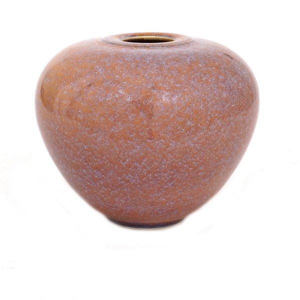 Per Weiss, Denmark, 1953-2023, stoneware vase. Signed Weiss 20. H: 12cm. D: 14cm