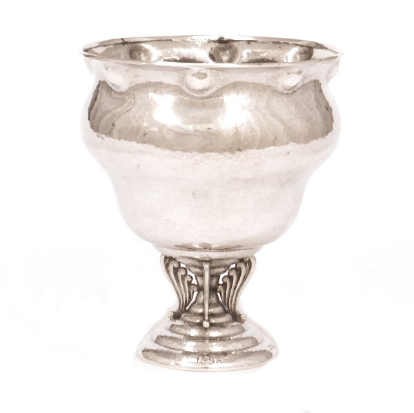 Mogens Ballins Eftf. sølvopsats. Mogens Ballin, 1871-1914, Eftf. opsats i sølv 
dateret 1921. H: 14cm. D: 12cm. V: 267gr